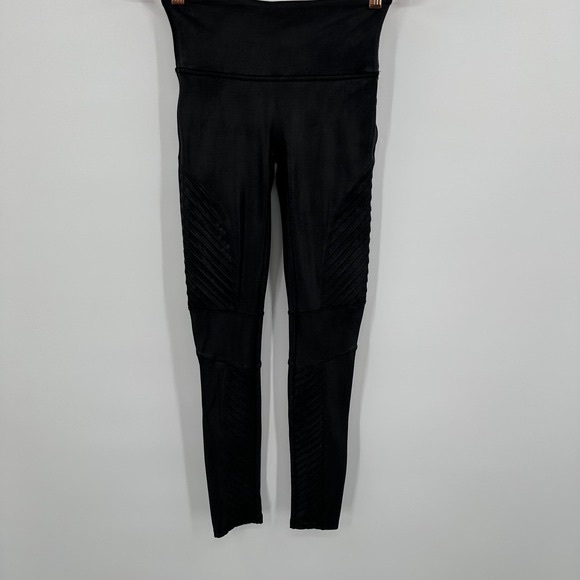 SPANX Pants - SPANX Black High-Waist Textured Leggings